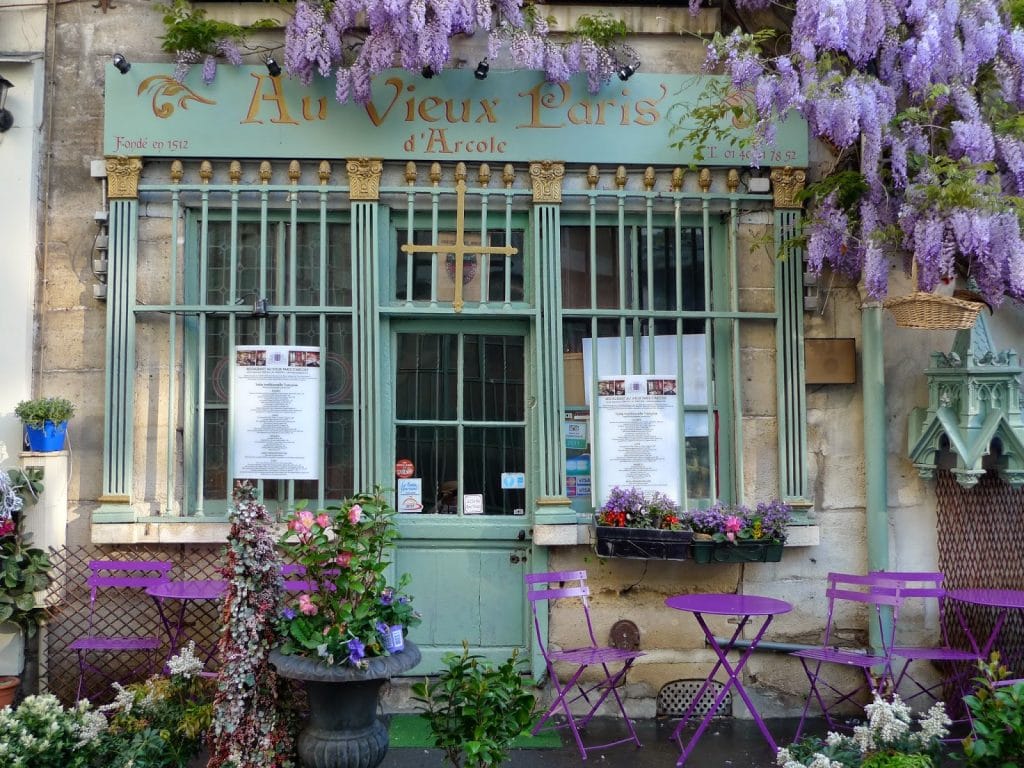 Au Vieux Paris d’Arcole glycines
